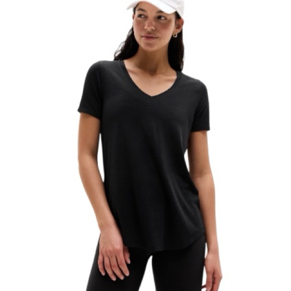 Athleta Women’s Breezy Scoop V-Neck Tee/ Top in black size small